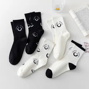 Calzini al Polpaccio in Cotone Casual da Donna Faccina Sorridente Carina Ricamata Giapponese Trendy Nero e Bianco Uso Quotidiano