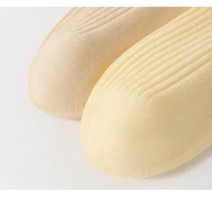 Chaussettes courtes côtotées beiges femme été respirantes couleur unie basiques confortables.