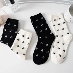 Style japonais automne hiver chaussettes en tricot lettre noire blanche tendance