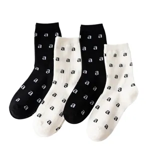 Chaussettes de style japonais pour femmes noir et blanc lettre a coton décontractées