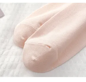 Damen Sommer dünne Socken atmungsaktiv zartes Material feiner Strick rosa Detail Ansicht