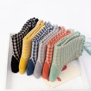 Baumwoll Vintage Karo Mittelsocken mit Rüschenrand, süße bunte lange Socken für Damen.
