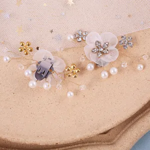 Abnehmbare Braut Schuhclips mit Netzblumen, Perlen und Strass für elegante Damenschuhe.