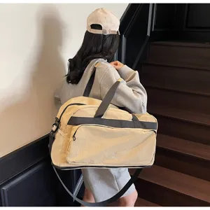 Grande borsa da viaggio duffle, elegante borsa a spalla in tela kaki vista dettagliata.