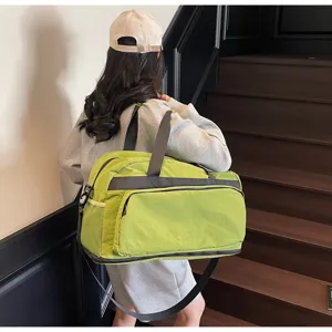 Grande borsa da viaggio capiente per donna e uomo, borsone da palestra leggero con tracolla.