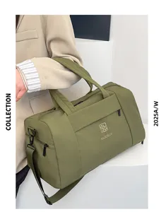 Sac de voyage vert olive pour salle de sport, grande capacité avec bandoulière réglable.