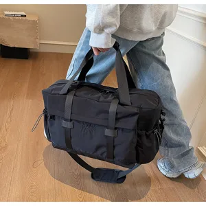 Grote reistas en sporttas met veel ruimte, veelzijdige tas voor reizen en dagelijks gebruik.