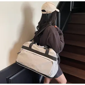 Grande borsa da viaggio con tracolla e design impermeabile per pendolarismo quotidiano.