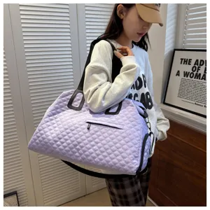 Quilted travel duffel bag for women, large capacity shoulder crossbody bag for casual outdoor use.