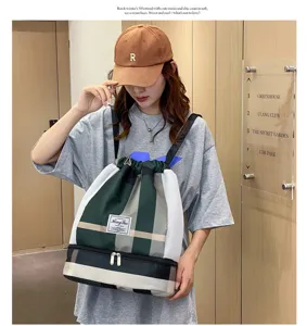 Sac à dos de sport imperméable multifonction avec compartiment sec et humide.