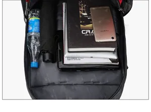 Sac à dos de randonnée de voyage en plein air de grande capacité noire avec plusieurs compartiments.