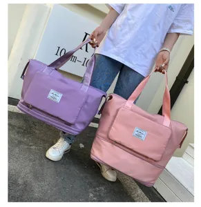 Grand sac de voyage étanche pour femme, cabas pliable idéal pour le sport et les weekends.