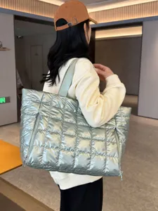 Puffed quilted tote bag, large capacity stylish shoulder gym bag for women travel and daily use.