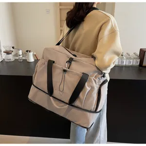 Large capacity travel duffel bag, lightweight expandable waterproof handbag for women fitness trips.