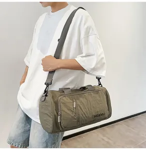 Duffel travel bag, large capacity sports gym bag with adjustable shoulder strap.