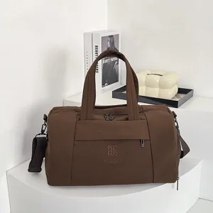 Grand sac de voyage marron pour le fitness, le yoga et les week-ends. Sac de sport portable pratique.