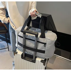 Lichte reistas detail, grote handbagage tas voor korte reizen en sportactiviteiten gym.