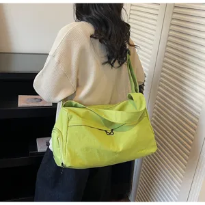 Sac de sport bandoulière décontracté vert, grand format pour fitness, voyage et usage quotidien.
