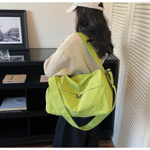 Grand sac de sport femme fourre-tout fitness voyage imperméable en nylon bandoulière.