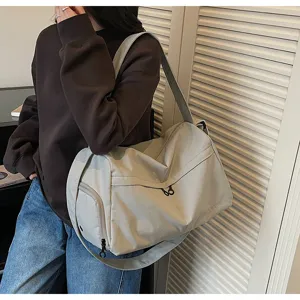 Grand sac de sport voyage détail, fourre-tout fitness grand format bagage rangement.