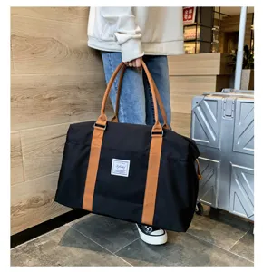 Grand sac de voyage capacite pour femme et homme, sac deweekend leger avec poignees confortables.