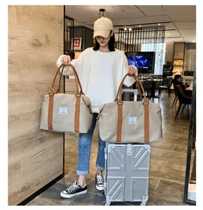 Grand sac de voyage souple pour femme, bagage portable léger idéal pour sport et vacances.
