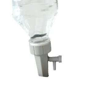 Estaca de riego automático para plantas con válvula ajustable para el sistema de jardín.