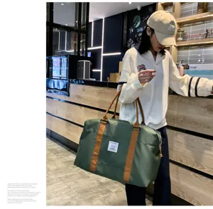 Grand sac de voyage souple et léger, idéal pour le sport, les bagages et les vacances.