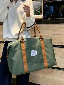 Grand sac de voyage fourre-tout léger et imperméable pour week-end femmes et hommes.
