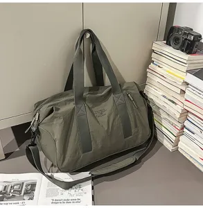 Large capacity waterproof travel duffel bag for sports gym outdoor student daily use.