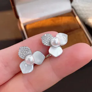 Elegant pearl and sparkling zirconia flower earrings with mother of pearl for women