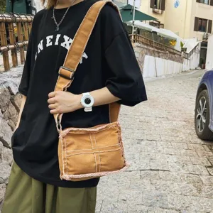 Sac bandoulière en toile vintage pour femme, sac rétro à bords effilochés avec poches.