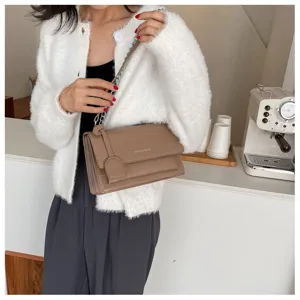 Stunning crocodile pattern small shoulder bag with stylish chain strap for women chic daily wear.