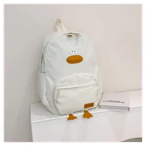 Vista dettagliata del simpatico zaino con anatra bianca, borsa studentesca coreana.