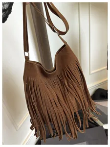 Brown fringe shoulder bag for women, retro suede crossbody bag with stylish long tassels.