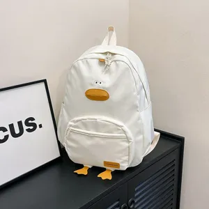 Zaino bianco carino con motivo a papera per studenti, borsa scolastica elegante e simpatica.