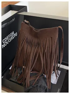 Brown suede fringe shoulder bag for women, stylish retro casual commuter handbag for autumn winter