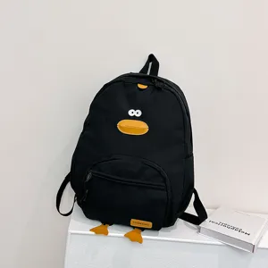Zaino nero carino con anatra per donne e ragazze, borsa casual elegante e divertente.