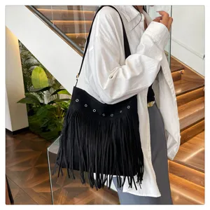 Black suede fringe shoulder bag for women, large capacity casual crossbody hobo handbag.