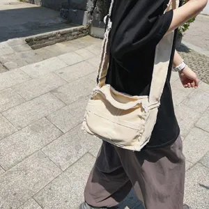 Sac bandoulière en toile vintage effilochée, élégant sac messager décontracté.