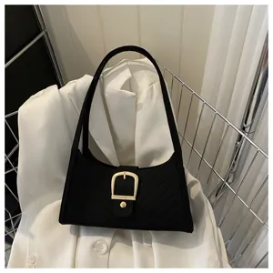 Borsa a tracolla minimalista in feltro nero con fibbia dorata elegante borsa da donna.