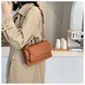 Women's Crocodile Pattern Shoulder Bag Casual Chic Crossbody Bag with Chain Strap