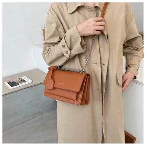 Chic crocodile pattern shoulder bag for women, stylish crossbody chain bag with elegant design.
