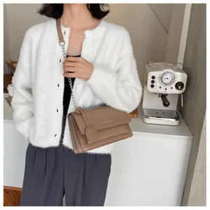 Detailed view of the stylish brown crocodile pattern crossbody bag with chain strap for women.
