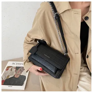Black crocodile pattern shoulder bag for women, chic chain strap crossbody bag casual daily.