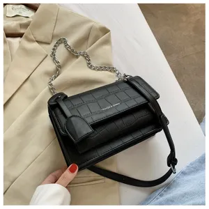 Black crocodile pattern shoulder bag for women, stylish crossbody messenger bag with chain strap.