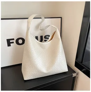 White woven shoulder bag detail, minimal hobo tote bag texture, chic daily accessory.