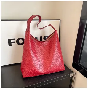 Red woven leather hobo shoulder bag for women, stylish commuting tote bag with large capacity.