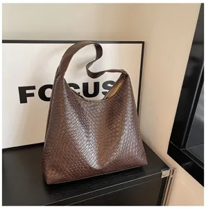 Minimalist Woven Shoulder Bag Large Capacity Commuter Brown Tote Bag For Daily Wear