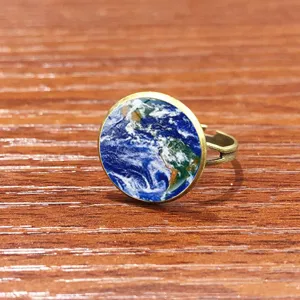 Bague couple carte du monde rétro cabochon verre, bijou doigt métal bronze réglable style vintage.